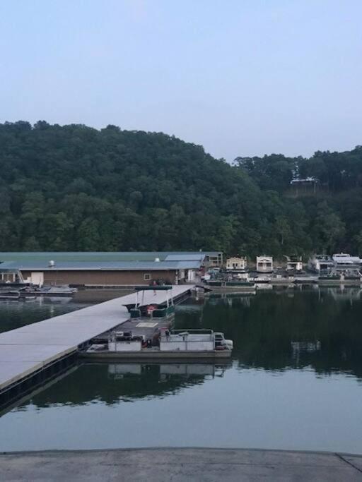 Driftwood Cottage With Hot Tub On Lake Cumberland Russell Springs Exterior photo