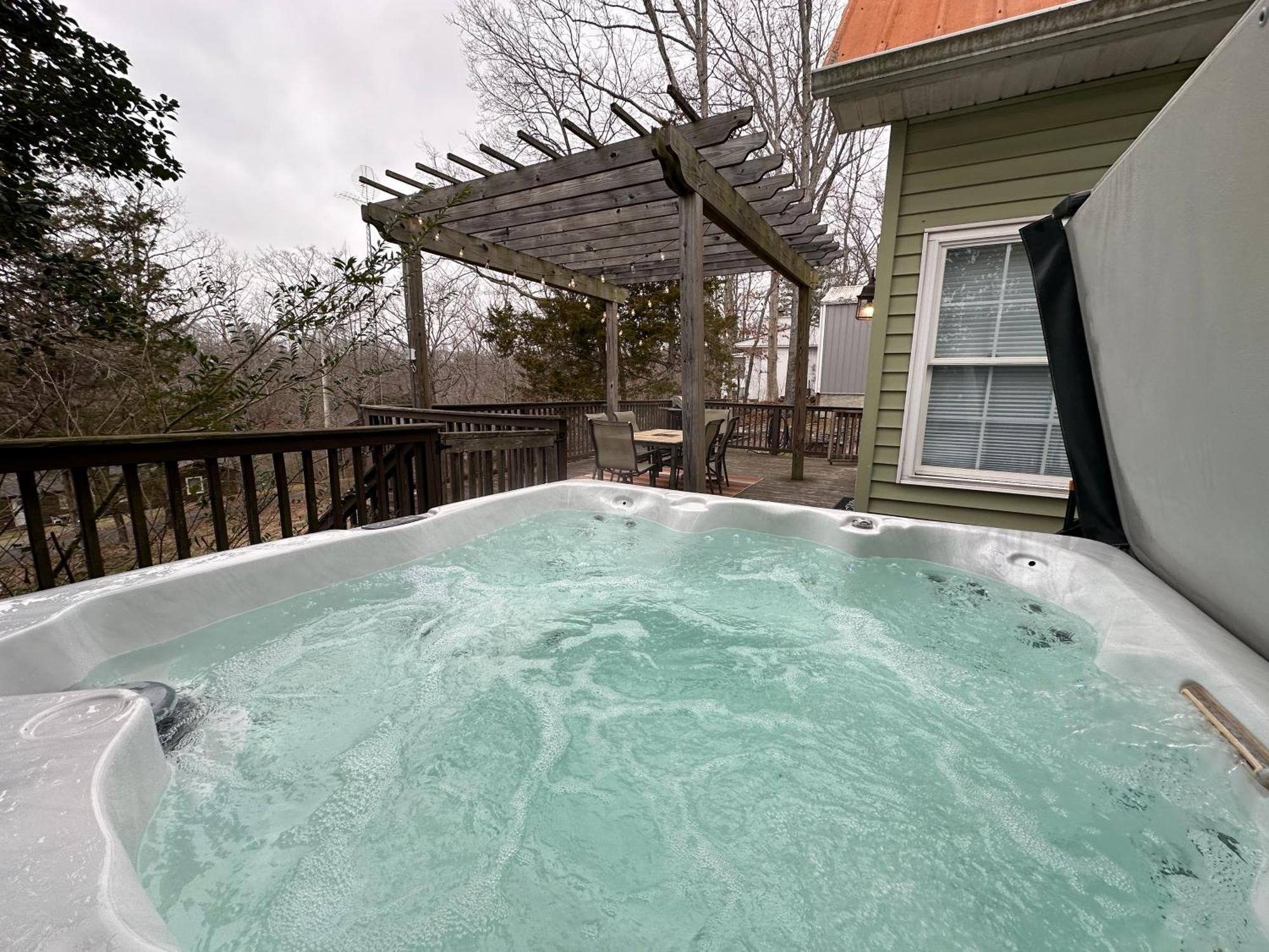 Driftwood Cottage With Hot Tub On Lake Cumberland Russell Springs Exterior photo